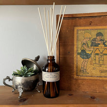 Load image into Gallery viewer, Reed diffuser: 4 ounce bottle with natural reeds